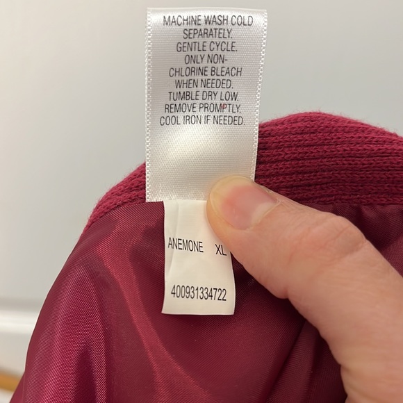 💋2/$20 Croft and barrow red holiday festive quilted vest - Picture 7 of 7